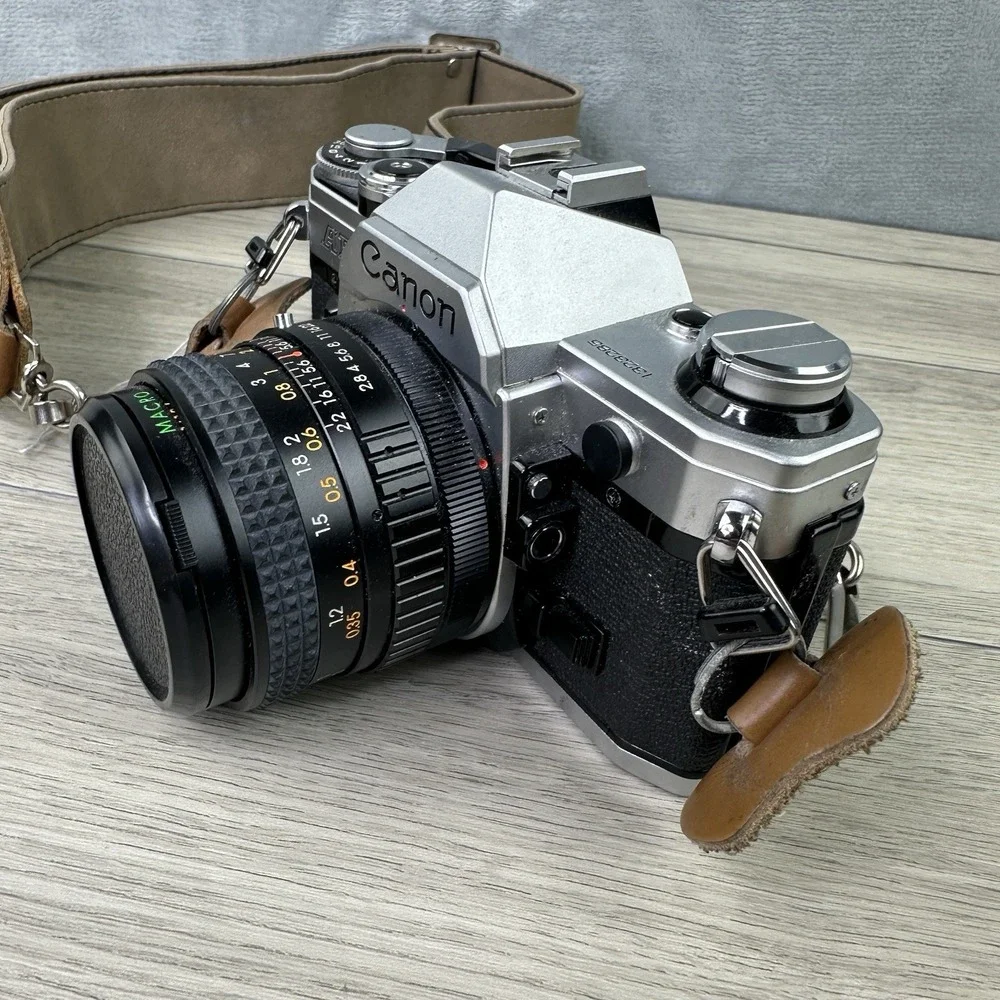 Vintage Canon‎ AE-1 35mm SLR Film Camera w/ 28mm f2.8 Lens Strap Japan